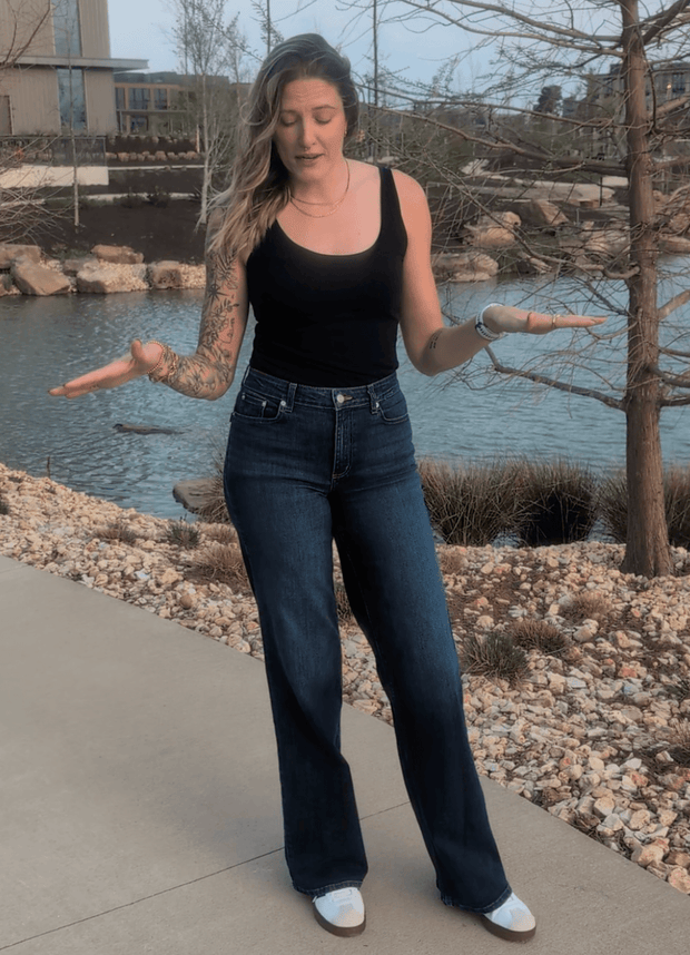 Alyx is 6'1''